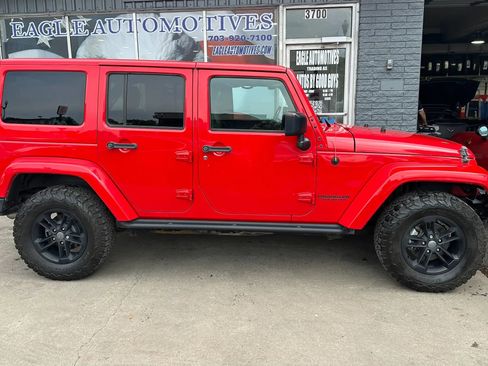 Used 2017 Jeep Wrangler Unlimited Sahara AWD/4WD image 2