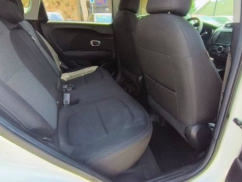 Used 2017 Kia Soul + FWD image 12