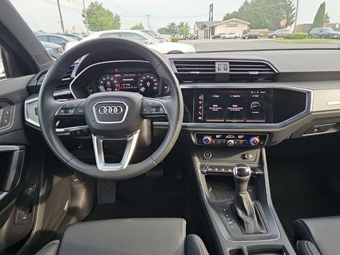 Certified 2025 Audi Q3 2.0T Premium w/ Convenience Package AWD/4WD image 2