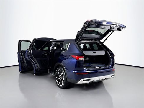 Used 2023 Mitsubishi Outlander SE image 26