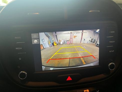 Used 2025 Kia Soul LX w/ LX Technology Package image 24