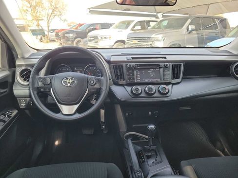Used 2018 Toyota RAV4 LE image 10