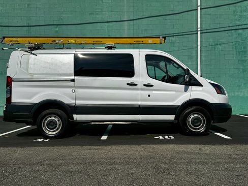 Used 2018 Ford Transit 250 130 Low Roof RWD image 5