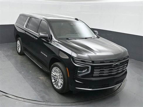 Used 2025 Chevrolet Suburban High Country w/ LPO, Illumination Package image 43