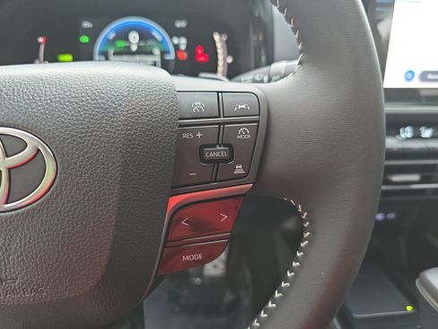 Used 2026 Toyota Camry SE FWD image 17