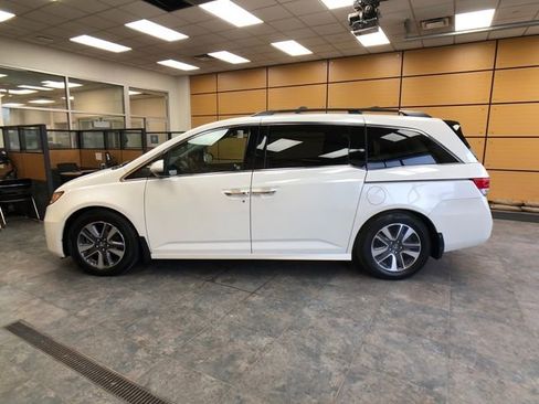 Used 2017 Honda Odyssey Touring image 4
