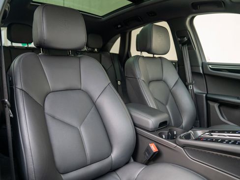 Used 2025 Porsche Macan image 26