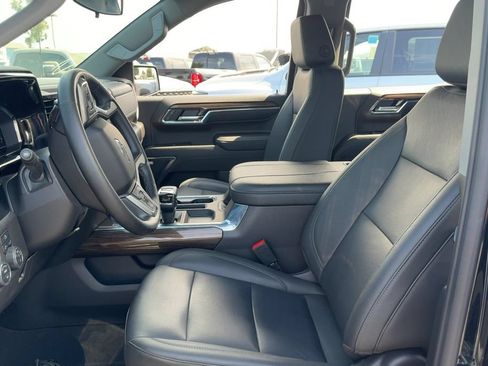 Used 2024 Chevrolet Silverado 1500 LT Trail Boss w/ Convenience Package II AWD/4WD image 11