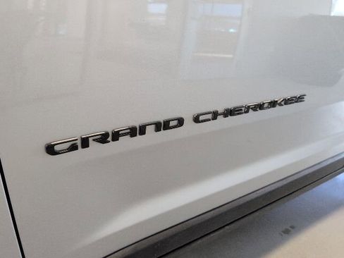 Used 2023 Jeep Grand Cherokee Altitude AWD/4WD image 10