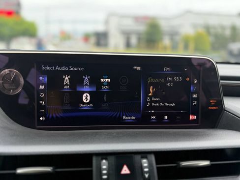 Used 2020 Lexus ES 300h w/ Accessory Package 2 FWD image 18
