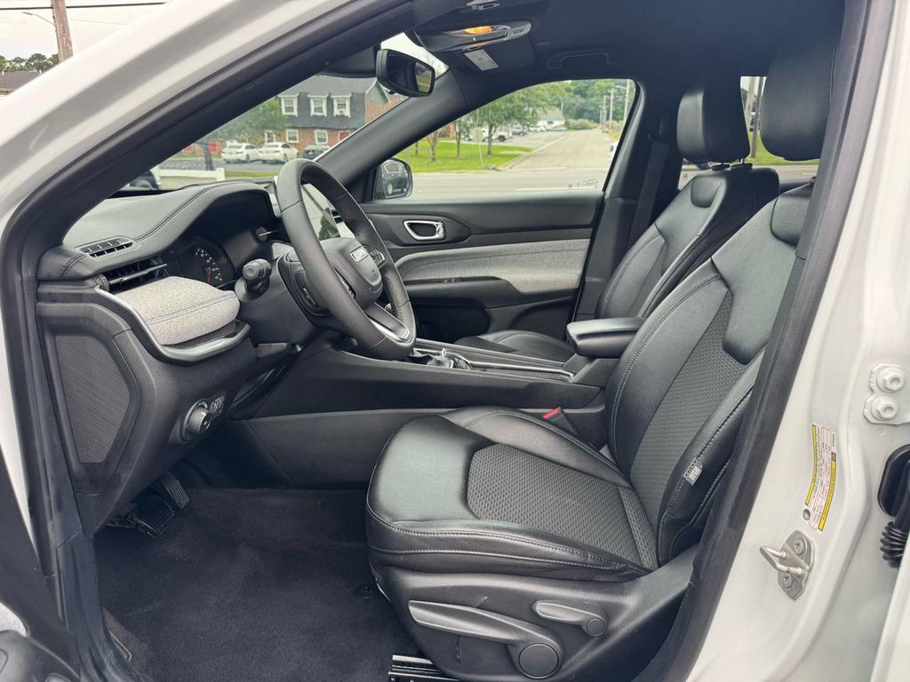 Used 2024 Jeep Compass Latitude AWD/4WD image 14