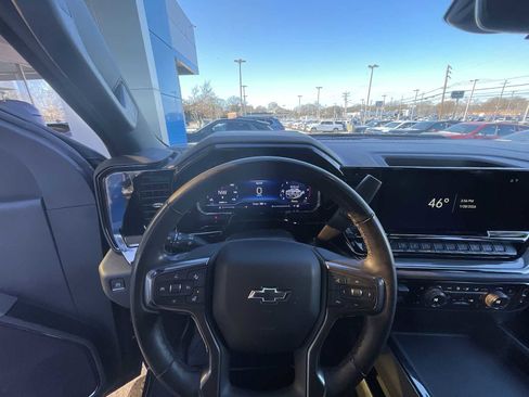 Used 2025 Chevrolet Silverado 2500 ZR2 w/ Technology Package image 10