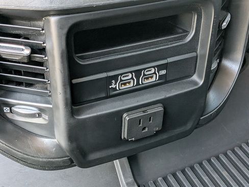 Used 2019 RAM 1500 Laramie w/ Off Road Group AWD/4WD image 14