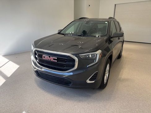 Used 2019 GMC Terrain SLE w/ Driver Convenience Package image 3