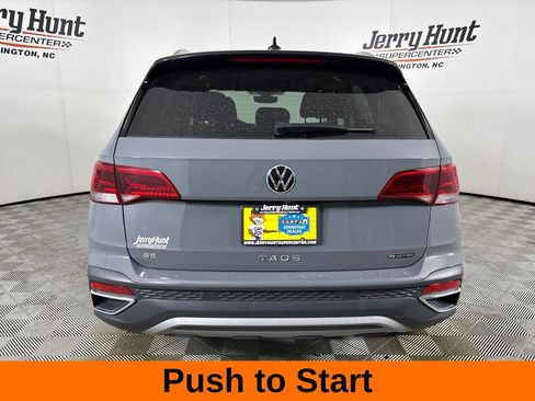 Used 2024 Volkswagen Taos SE w/ Panoramic Sunroof Package AWD/4WD image 7