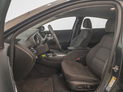 Used 2017 Chevrolet Malibu LT image 12