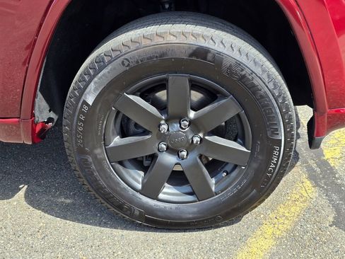 Used 2020 Jeep Grand Cherokee Altitude AWD/4WD image 10