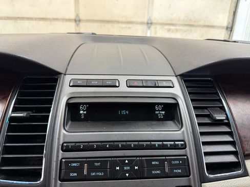 Used 2010 Ford Taurus SEL image 38