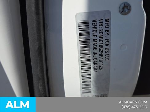 Used 2022 Chrysler Pacifica Touring-L FWD image 8