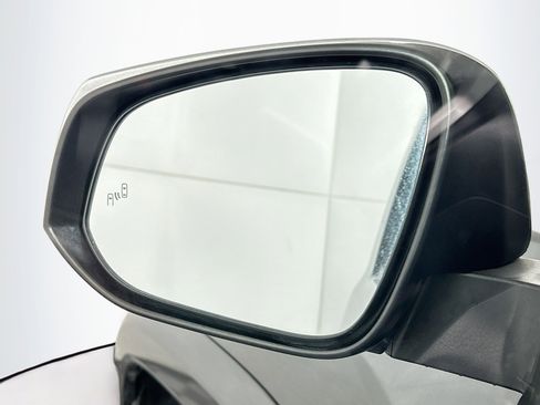 Used 2016 Toyota Tacoma Limited image 16