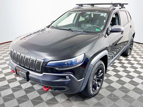 Used 2019 Jeep Cherokee Trailhawk w/ Comfort/Convenience Group AWD/4WD image 3