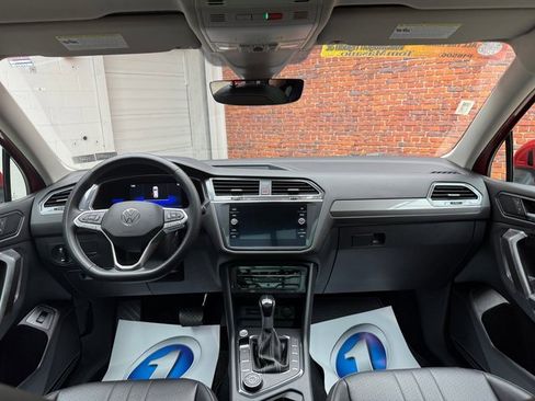 Used 2022 Volkswagen Tiguan SE image 13