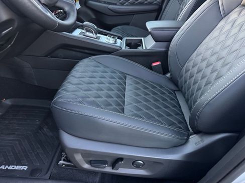 New 2025 Mitsubishi Outlander SEL image 32