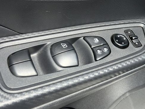 Used 2025 Nissan Versa SV FWD image 12