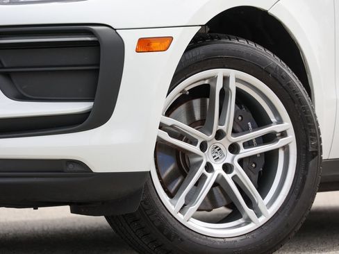 Certified 2026 Porsche Macan AWD/4WD image 21
