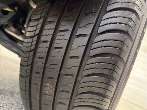 Used 2023 Buick Envision Essence image 32