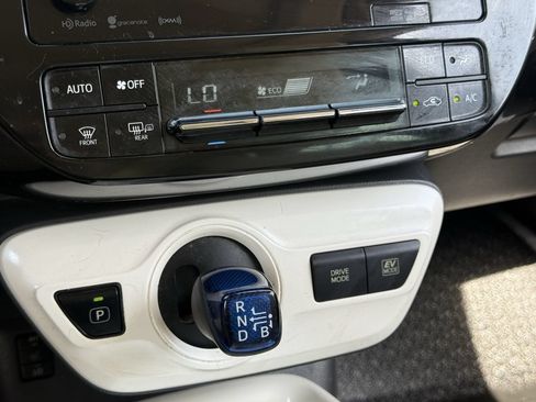 Used 2016 Toyota Prius Four w/ Advanced Technology Package FWD image 20