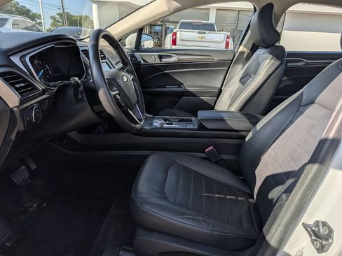 Used 2017 Ford Fusion SE w/ Equipment Group 602A FWD image 29