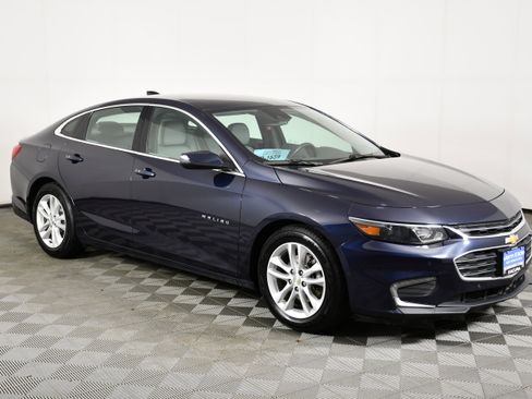 Used 2017 Chevrolet Malibu Hybrid w/ Leather Package FWD image 4