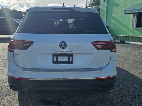 Used 2024 Volkswagen Tiguan SE w/ Panoramic Sunroof Package FWD image 4