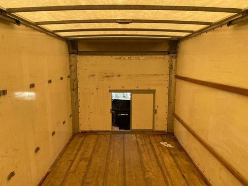Used 2017 GMC Savana 3500 Extended RWD image 18