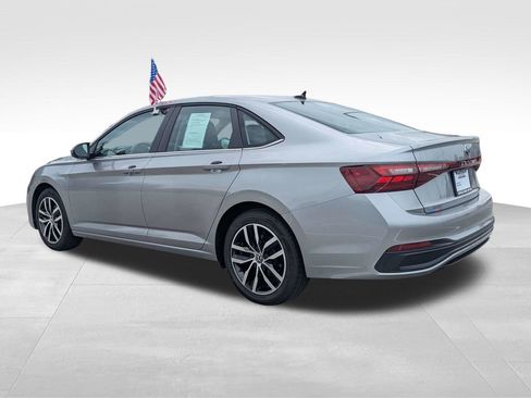Used 2025 Volkswagen Jetta SE FWD image 6