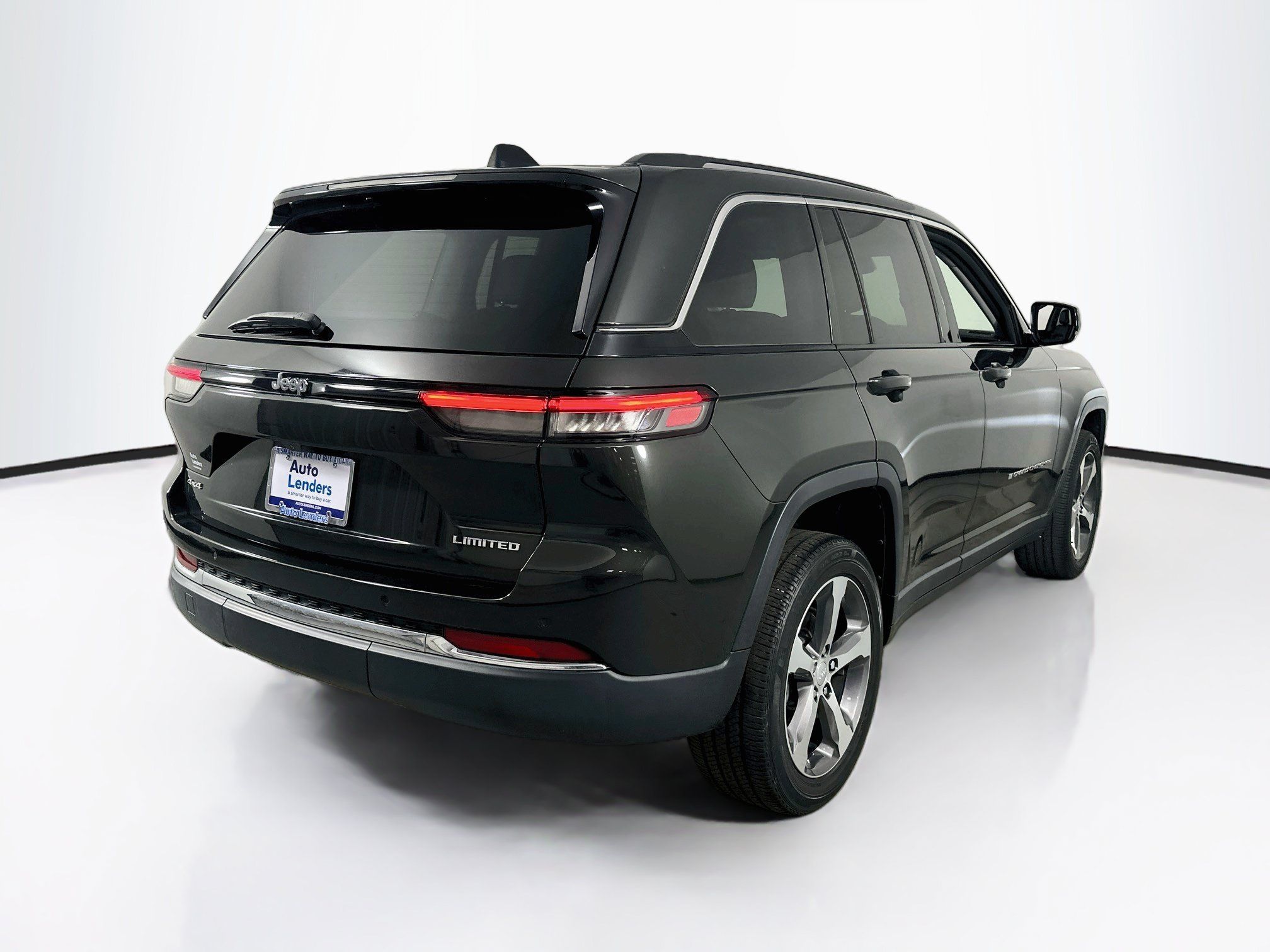 Used 2023 Jeep Grand Cherokee Limited AWD/4WD image 5