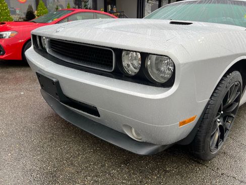 Used 2010 Dodge Challenger R/T image 10