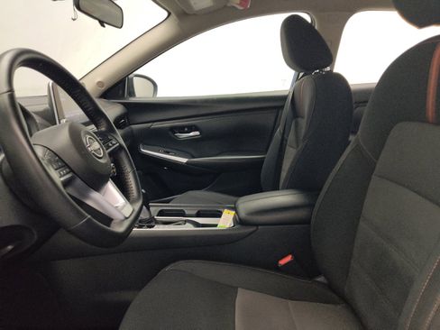 Used 2025 Nissan Sentra SR FWD image 17