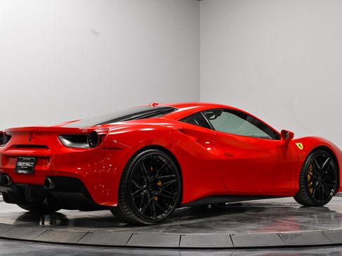 Used 2018 Ferrari 488 GTB RWD image 15