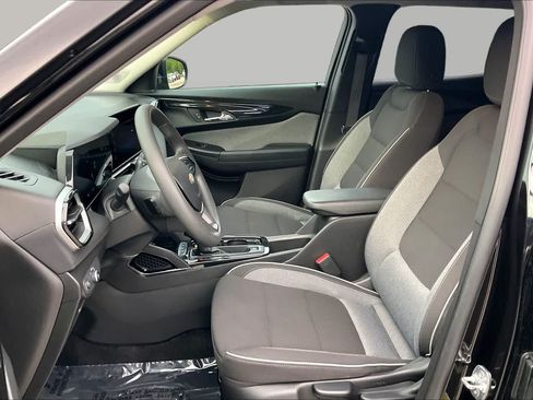 Used 2025 Chevrolet TrailBlazer LT AWD/4WD image 9