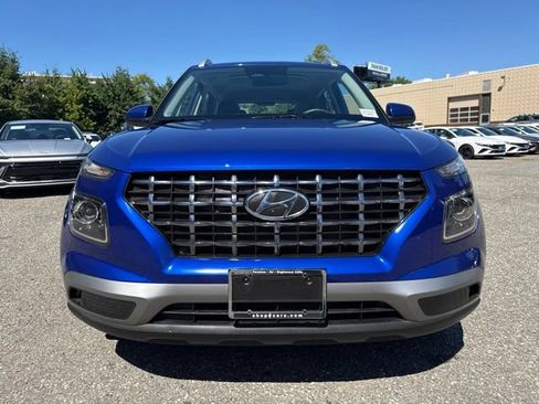 Used 2026 Hyundai Venue SEL FWD image 2