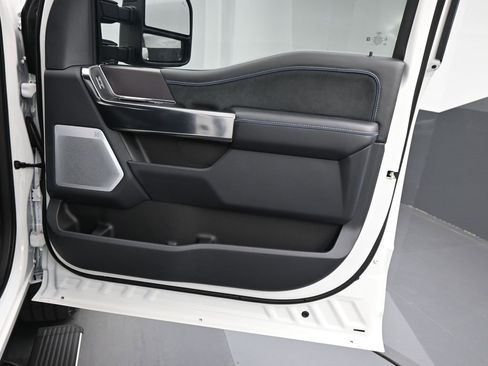 New 2026 Ford F250 Platinum w/ FX4 Off-Road Package image 6