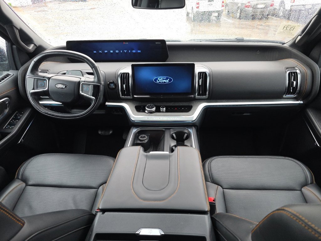 Used 2025 Ford Expedition Tremor AWD/4WD image 3
