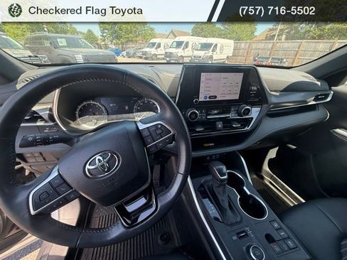 Used 2024 Toyota Highlander XSE image 21