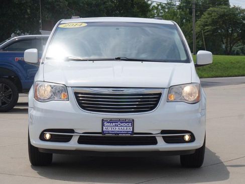Used 2014 Chrysler Town & Country Touring FWD image 8