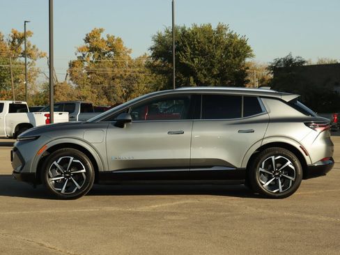 Used 2024 Chevrolet Equinox EV LT image 4