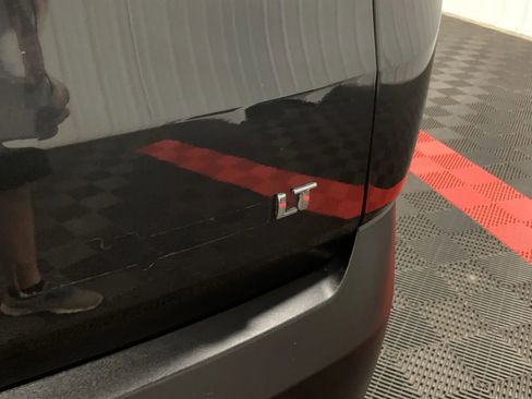 Used 2019 Chevrolet Traverse LT image 17