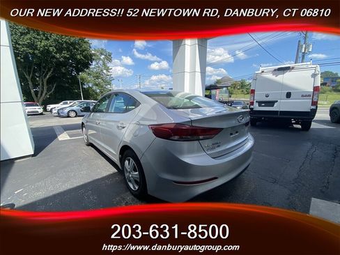 Used 2018 Hyundai Elantra SE FWD image 4