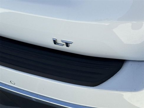 Used 2024 Chevrolet Suburban LT image 30